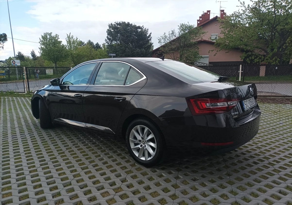 Skoda Superb cena 75000 przebieg: 131000, rok produkcji 2017 z Częstochowa małe 137